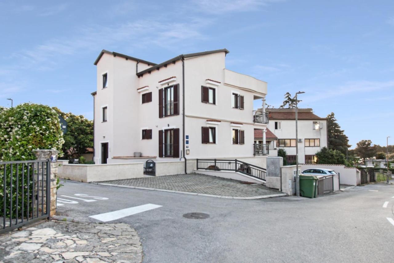 Apartments Villa Alba Porec Exterior photo