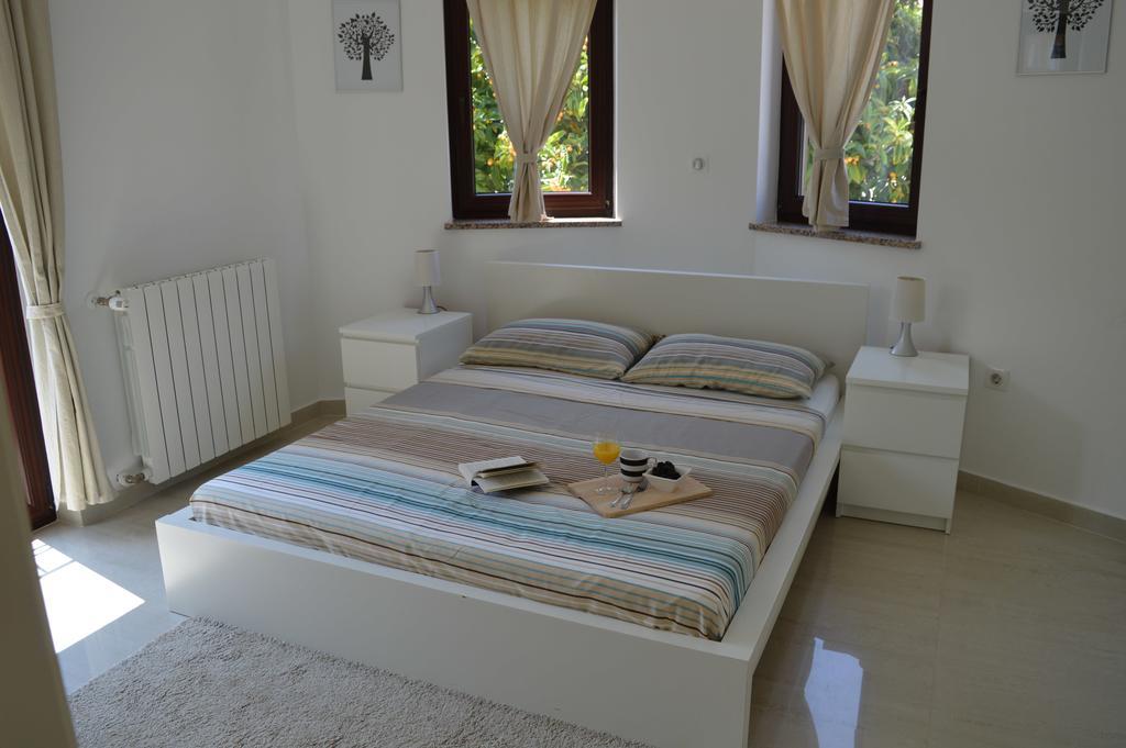 Apartments Villa Alba Porec Exterior photo